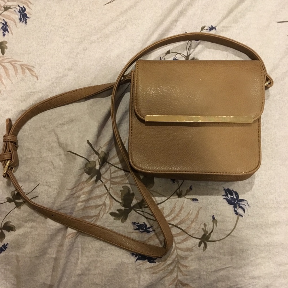 Francesca’s brown crossbody